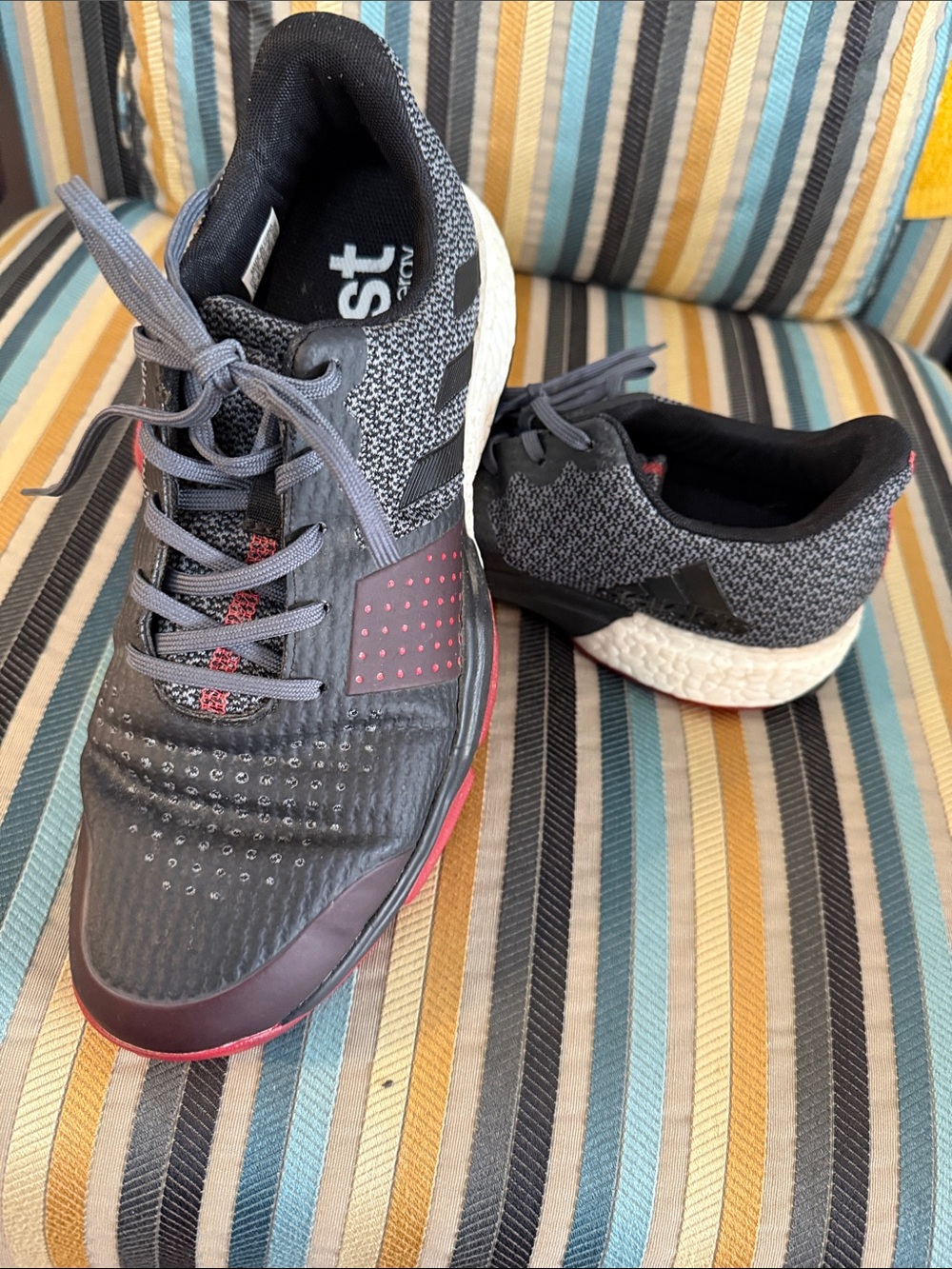 adidas Men's Gray and Black Golf Shoes with Red Accents